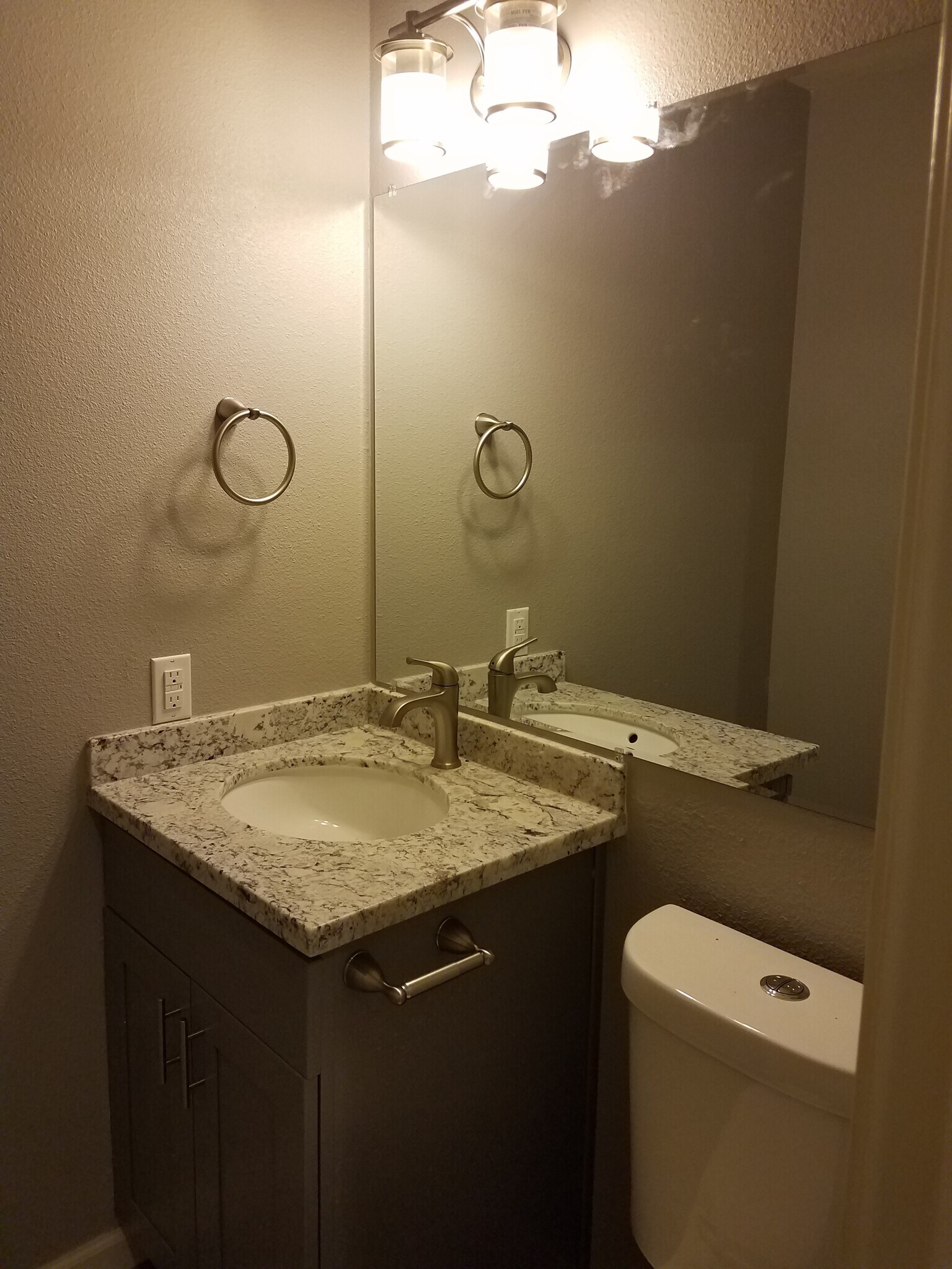 Building Photo - 2464 Beaufort Dr