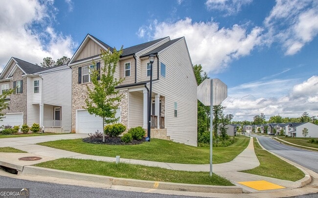 Building Photo - 122 Silver Birch Pass
