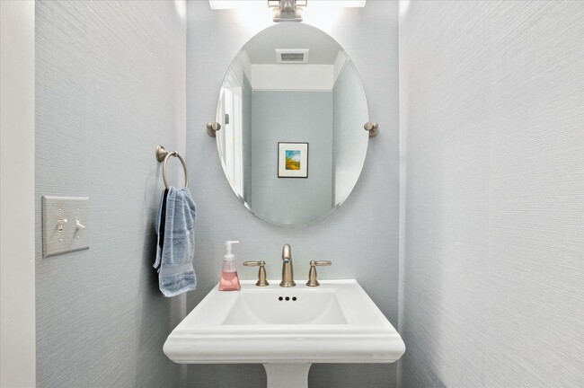 Building Photo - Exceptional Living in the Heart of Arlington, VA
