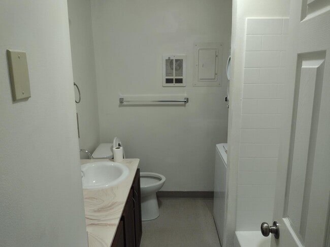 Building Photo - 871 1st St