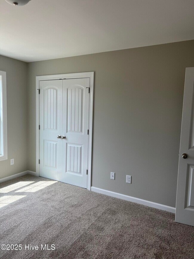 Building Photo - 821 Sarah Rebecca Dr