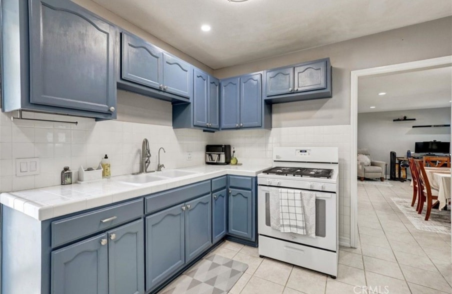 Building Photo - 10337 Garfield Ave