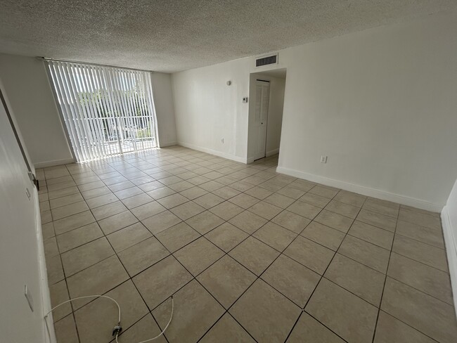 Building Photo - 488 NW 165th St