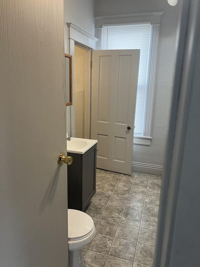 Building Photo - 605 S Spring Ave