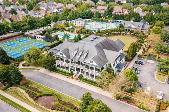 Building Photo - Luxurious Low-Maintenance Living in Westha...