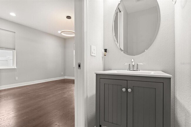Building Photo - 2813 Roseglen Way