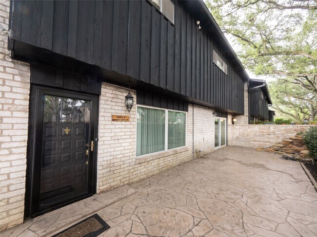 Building Photo - 2001 Stoney Brook Dr