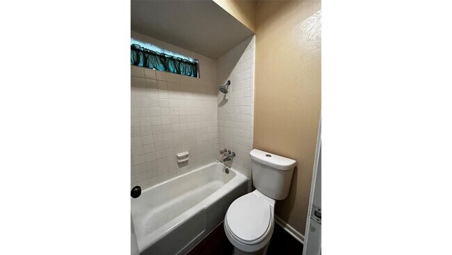 Building Photo - 1025 Cloverdale Ln