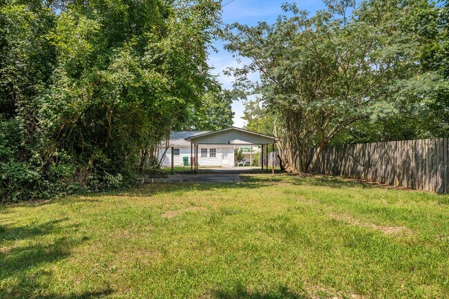 Building Photo - Updated Home with Hardwood Floors, LR & De...