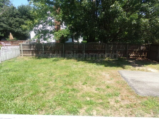 Building Photo - 1703 Danhurst Dr