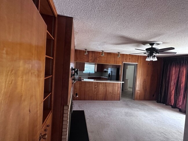 Building Photo - HOUSE