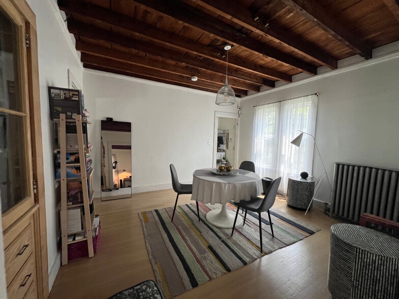 Building Photo - 65 Moulton St