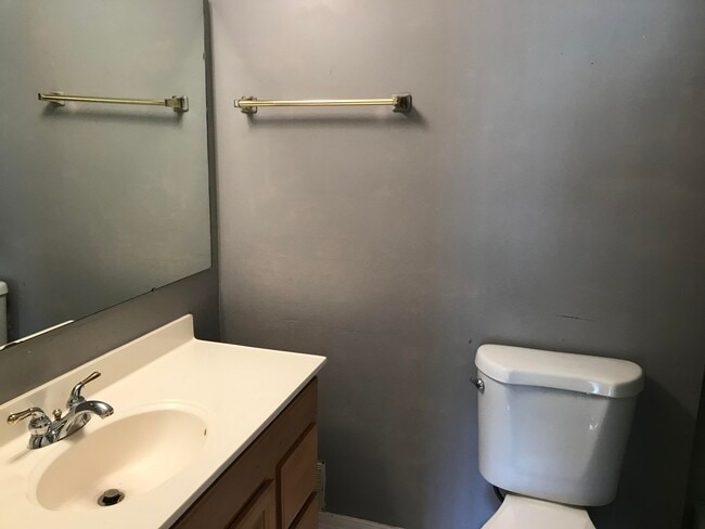 Building Photo - 614 Mountain Dr