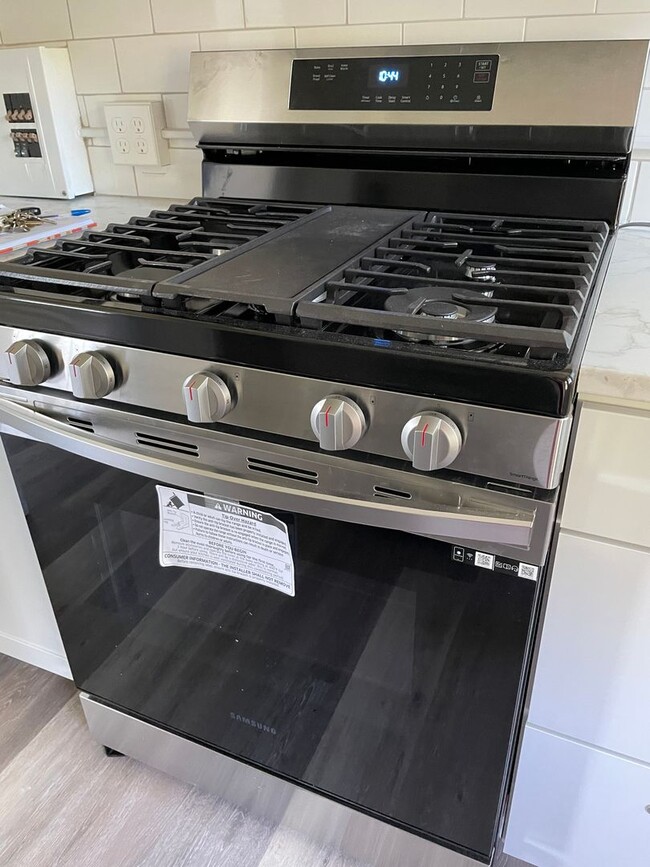 Building Photo - $500 off the First Months Rent!!!!! 1 Bedroom 1 Bath Condo at McDaniel Heights in the Heart of Hi...