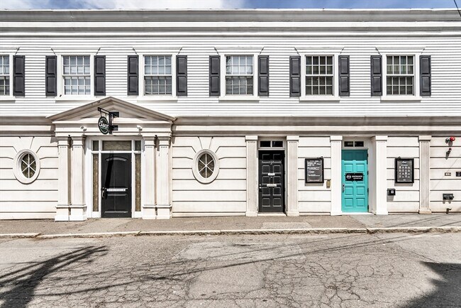 Building Photo - 7 Wallis St