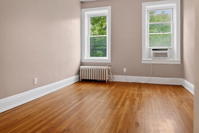 Building Photo - 122 W 39th St