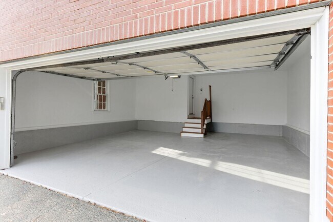 Building Photo - 5 Neff Dr