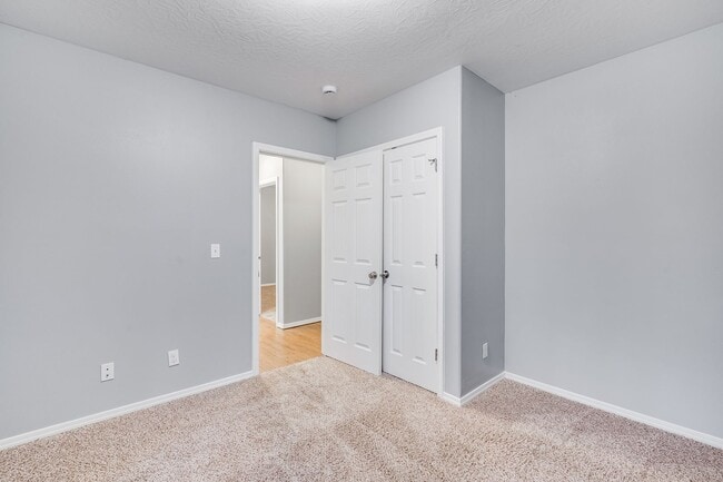 Building Photo - Beautiful 3 Bed, 2 Bath Rental Home on the Sandy River!