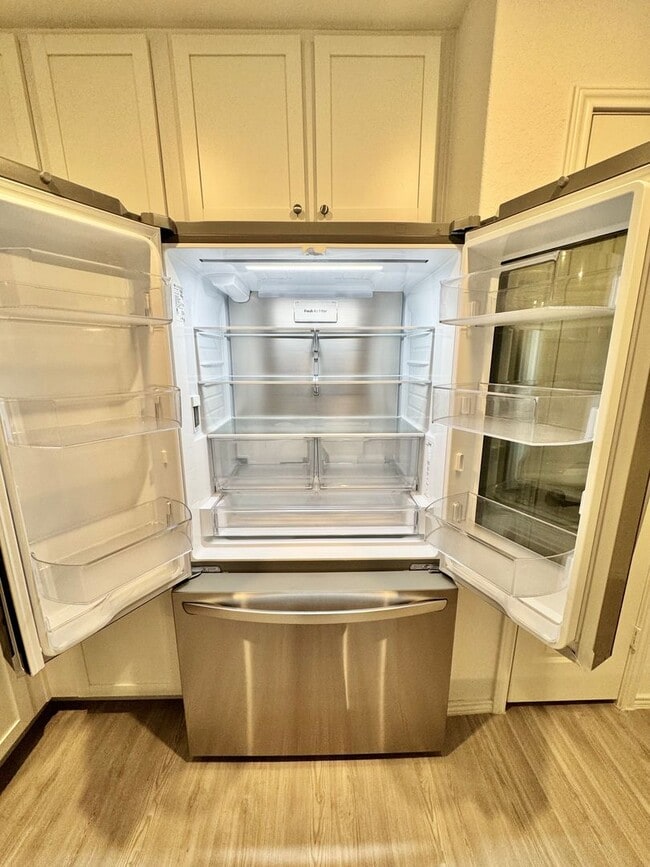 Building Photo - Charming 3/2 Home with Garage, Fenced Backyard & Community Amenities!