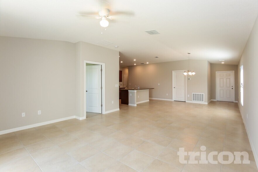 Building Photo - 9654 Sage Creek Dr