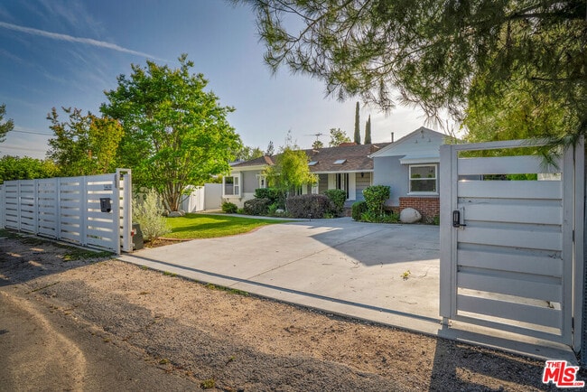 Building Photo - 5419 Gentry Ave