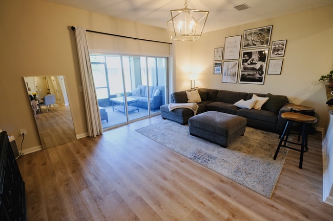 Building Photo - 13336 Solar Dr