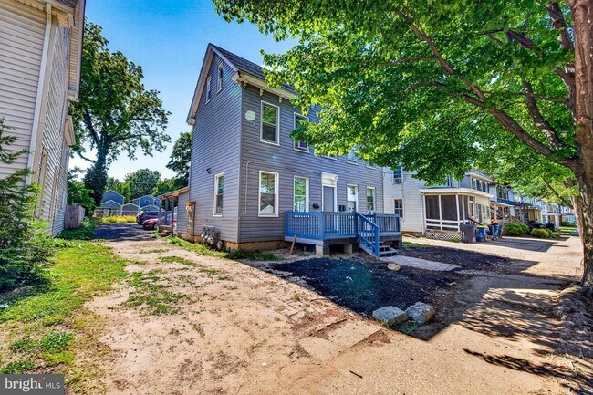 Building Photo - 40 S Governors Ave