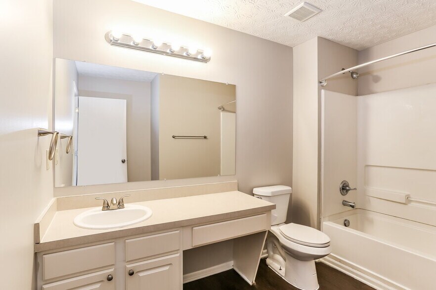 Building Photo - 6515 Ashbrook Village Dr