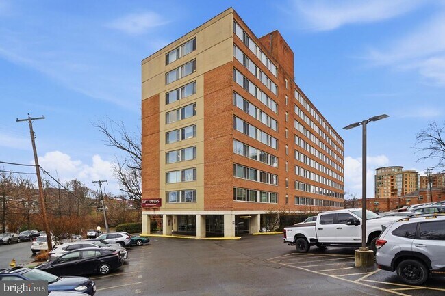 Building Photo - 1210 N Taft St