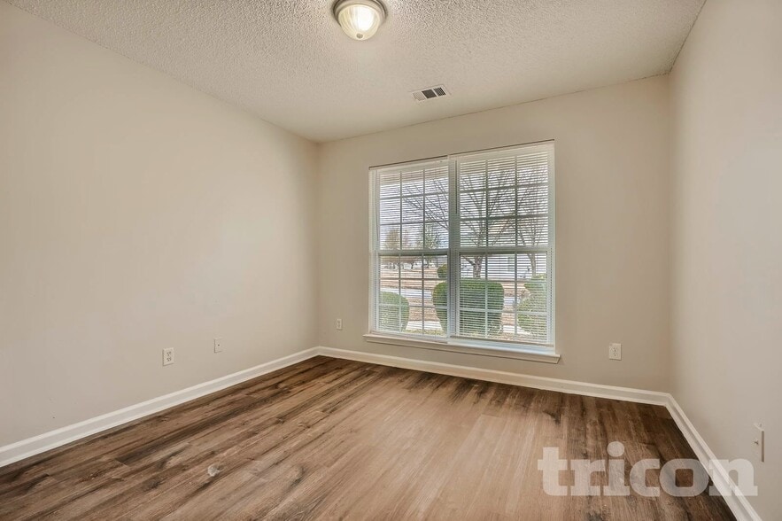 Building Photo - 4875 Larkspur Ln