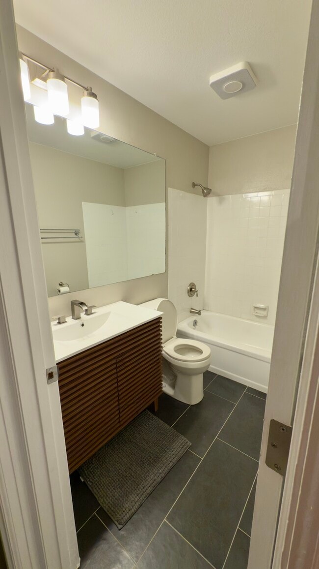 Building Photo - 2685 S Dayton Way