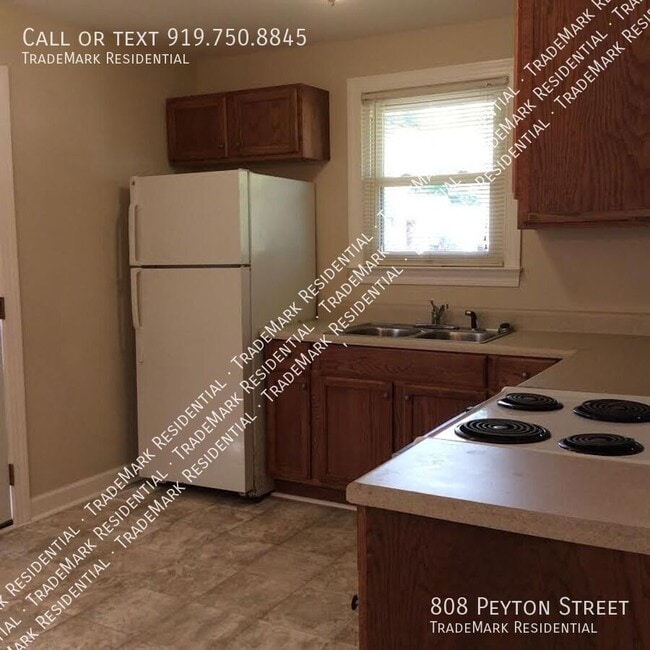 Building Photo - 808 Peyton St