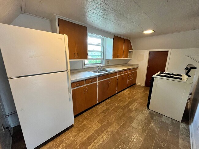 Building Photo - 802-806 Cedar