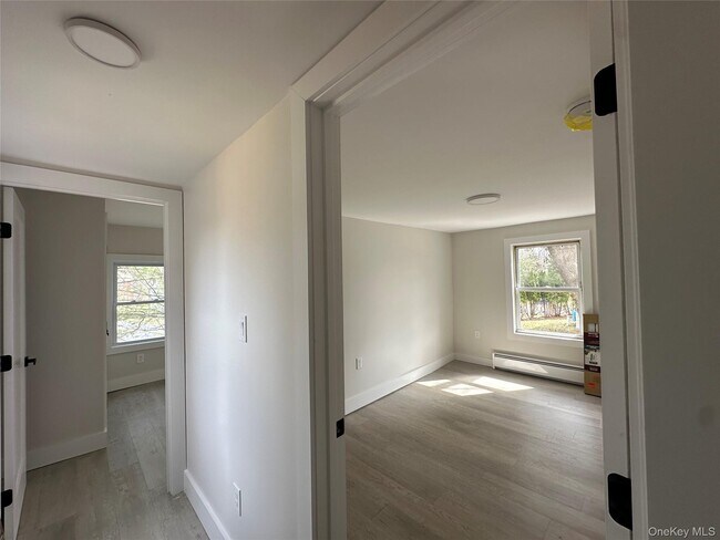 Building Photo - 1445 Burlingham Rd