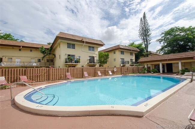 Building Photo - 8650 SW 109th Ave
