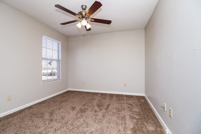Building Photo - 606 Rocky Ridge Cir