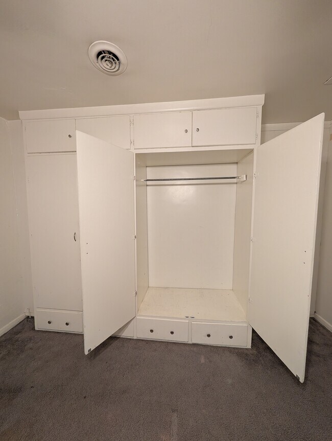 Building Photo - 113 W 600 N