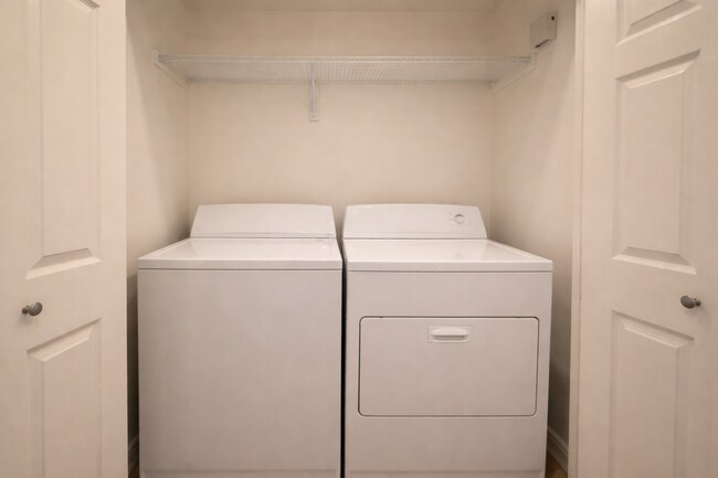 Building Photo - Charming 3-Bedroom Condo in Franklin Park – Prime Provo Location