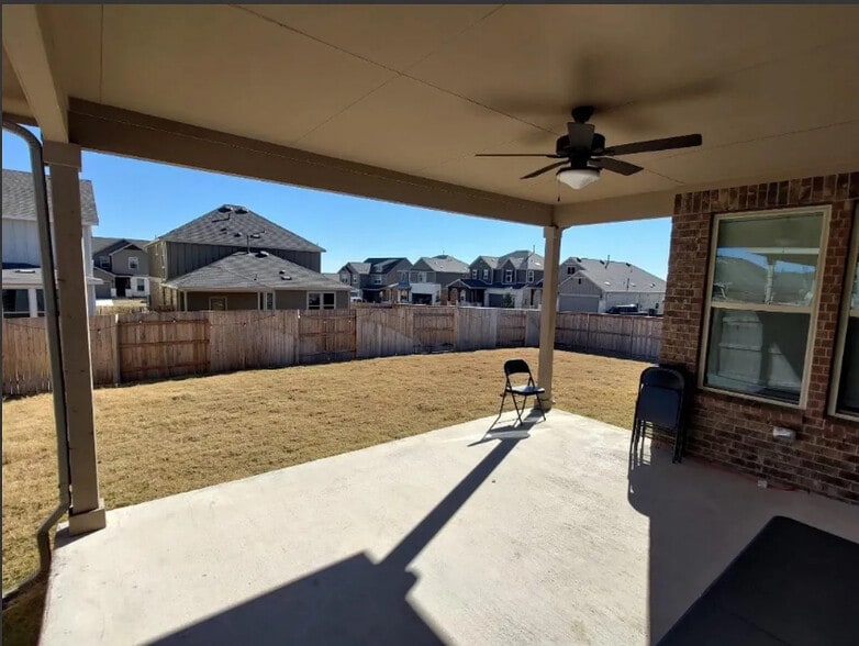 Building Photo - Room in House on Purple Heart Dr
