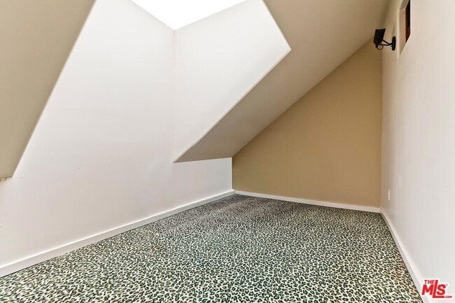 Building Photo - 1509 S Crest Dr