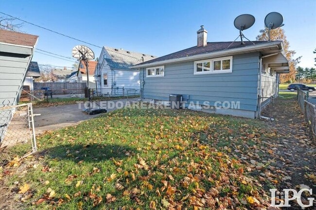 Building Photo - 3058 Nebraska Ave