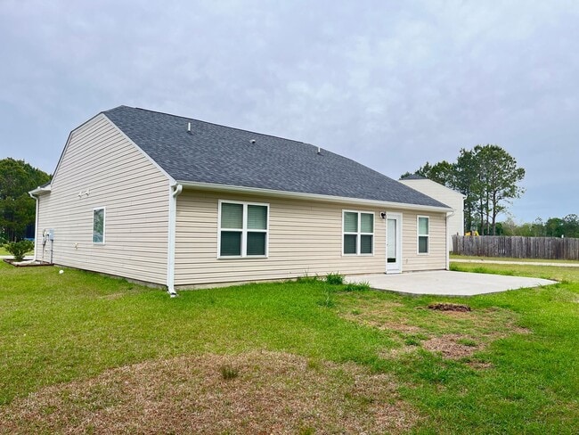 Building Photo - Pet Friendly, Three Bedroom with Bonus Room Home with Garage in Longs is Available Now!