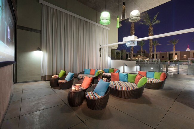 Building Photo - Fully Furnished Spacious One Bedroom - Downtown Las Vegas