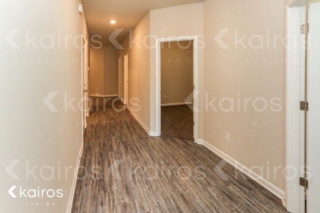 Building Photo - 6515 Tiger Pointe Dr.