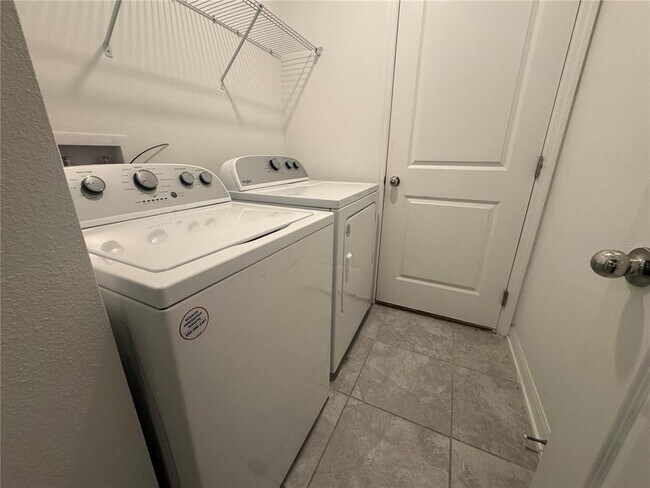 Building Photo - 4236 Pebbles Throw Dr