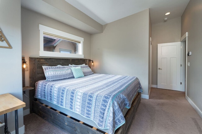 Building Photo - 278 Mountain Willow Dr