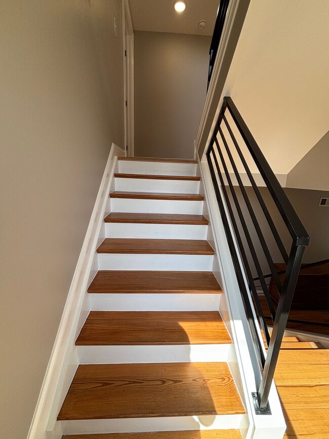 Building Photo - Gorgeous 4 Bedroom house with Three Roof-D...