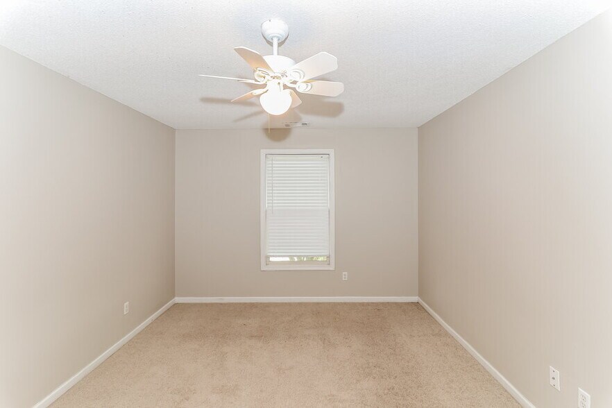 Building Photo - 8895 Linell Cove