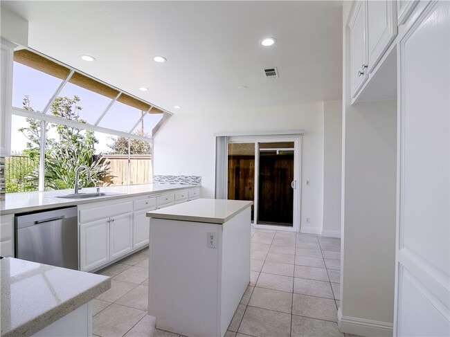 Building Photo - 25035 Eaton Ln