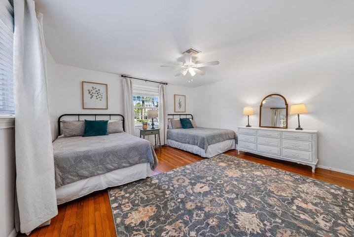 Building Photo - 381 Zenith Ln